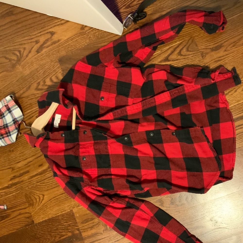 Men’s plaid black and red flannel